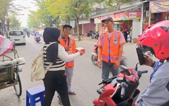 Indahnya Berbagi di Bumi Gerbang Salam, JMP Santuni Tukang Becak, Parkir dan Ojol